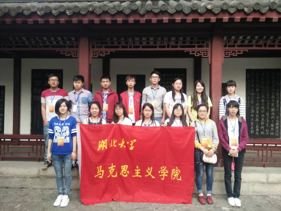 十一黄金周,黄鹤楼志愿服务在行动.jpg